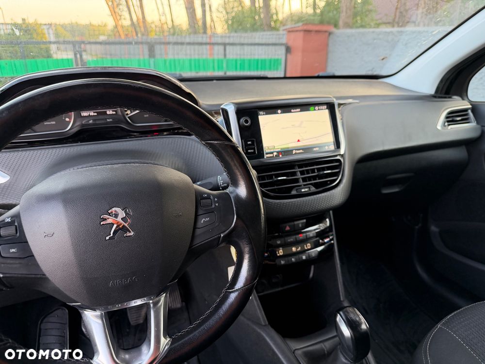 Peugeot 208 - 16