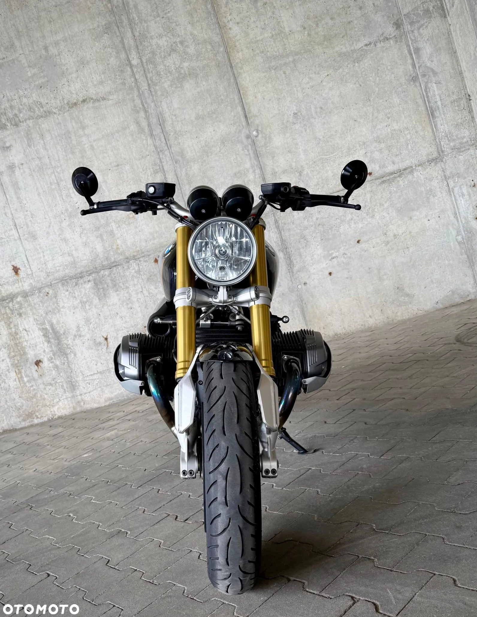BMW R - 2