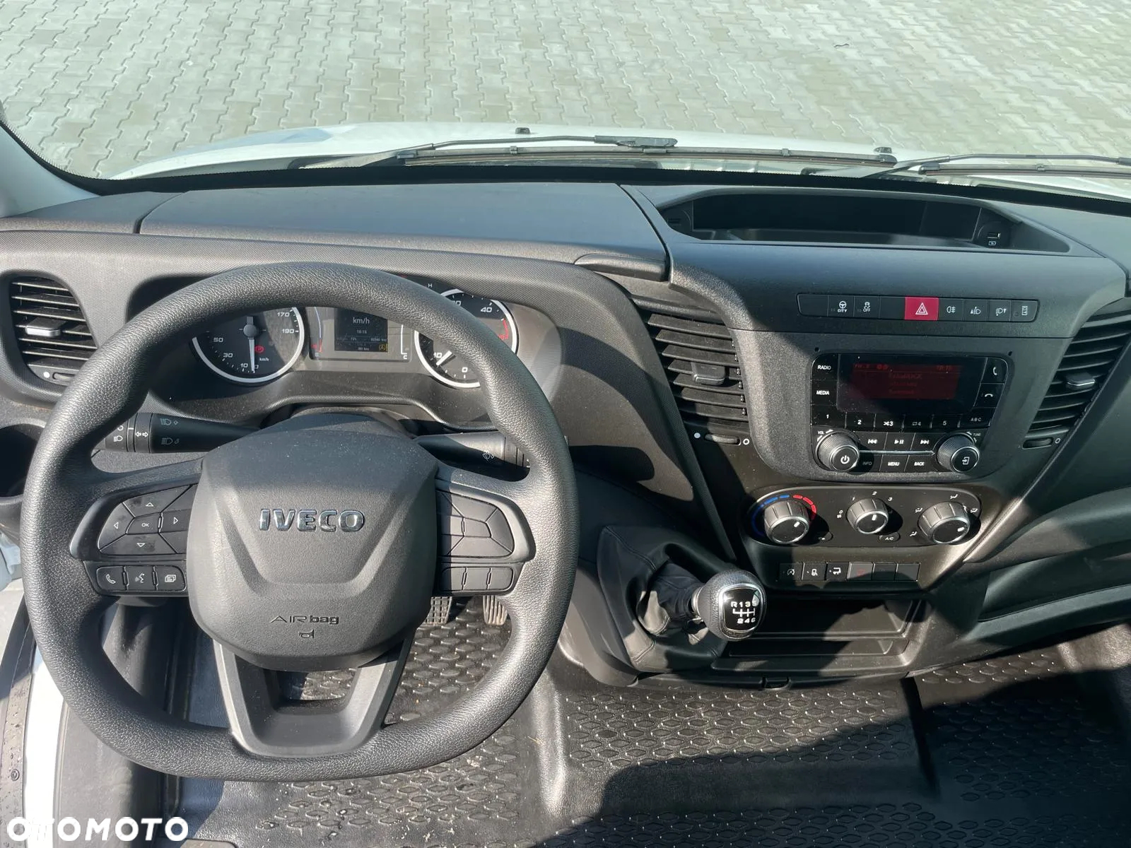 Iveco Kontener 8EP Winda 750kg Bliźniaki - 13