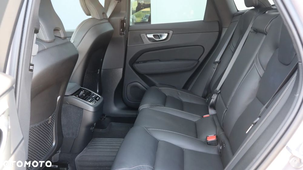 Volvo XC 60 B5 B AWD Ultra Dark - 20