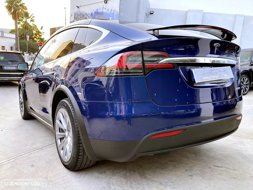 Tesla Model X - 45