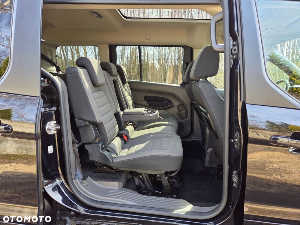 Ford Tourneo Connect Grand - 32