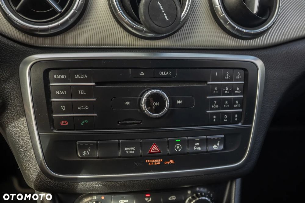 Mercedes-Benz CLA 180 7G-DCT - 34