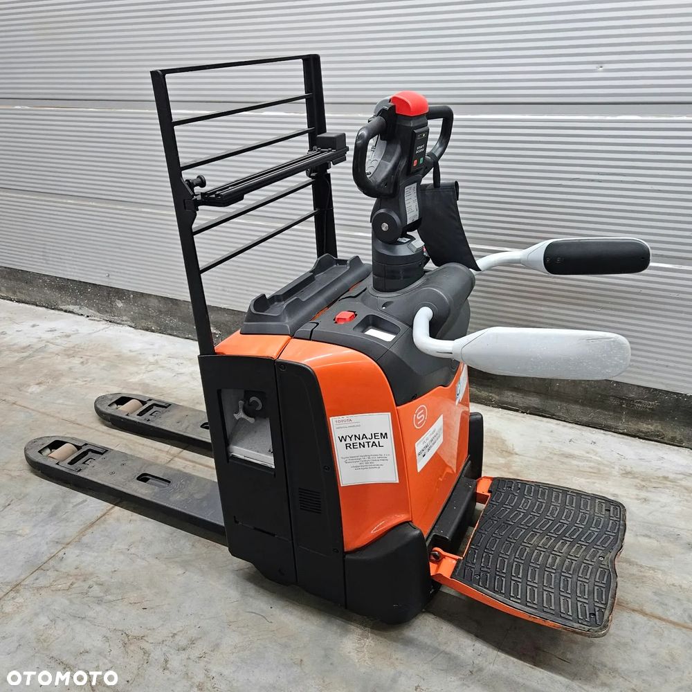 Toyota z nowej dostawy 200szt jak NOWY z GWARANCJĄ wózek paletowy elektryczny bat. Li-ion paleciak elektryczny LPE200 bezpośrednio od DEALERA - 1