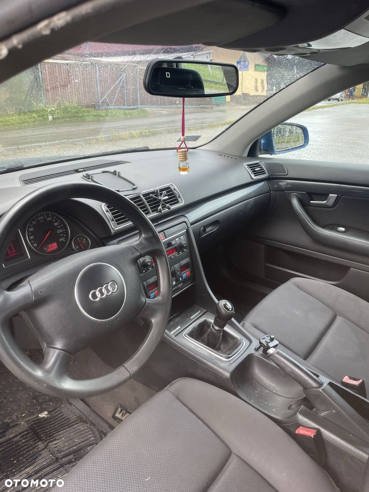 Audi A4 Limousine - 8