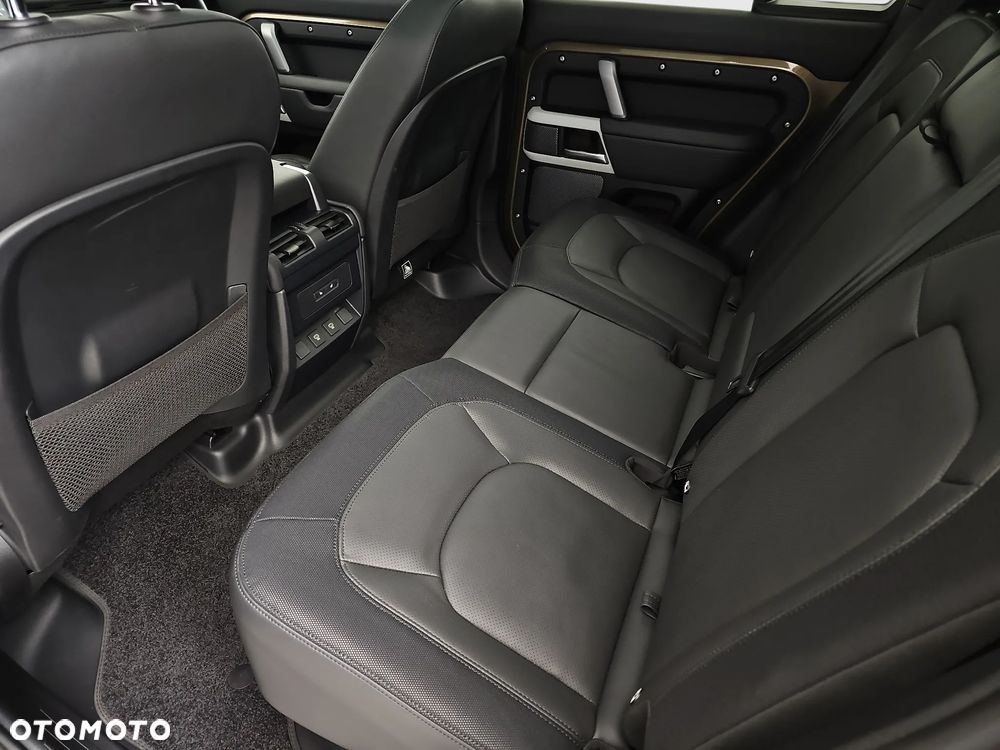 Land Rover Defender 3.0 D300 mHEV X-Dynamic HSE - 25