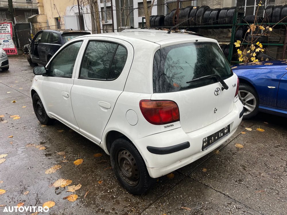 Dezmembrez Toyota Yaris 2005 alb 4 usi benzina VVT-I - 6
