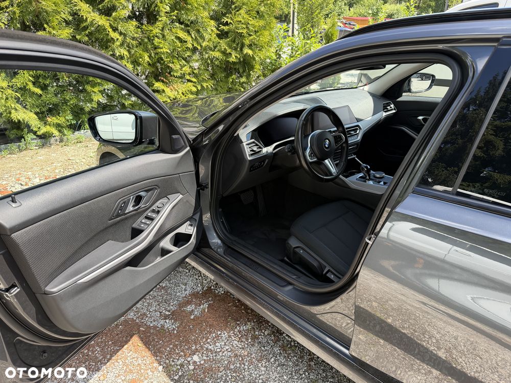 BMW Seria 3 318d mHEV - 9