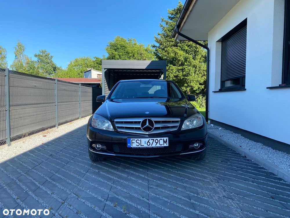 Mercedes-Benz Klasa C 180 CGI BlueEFFICIENCY Avantgarde - 2