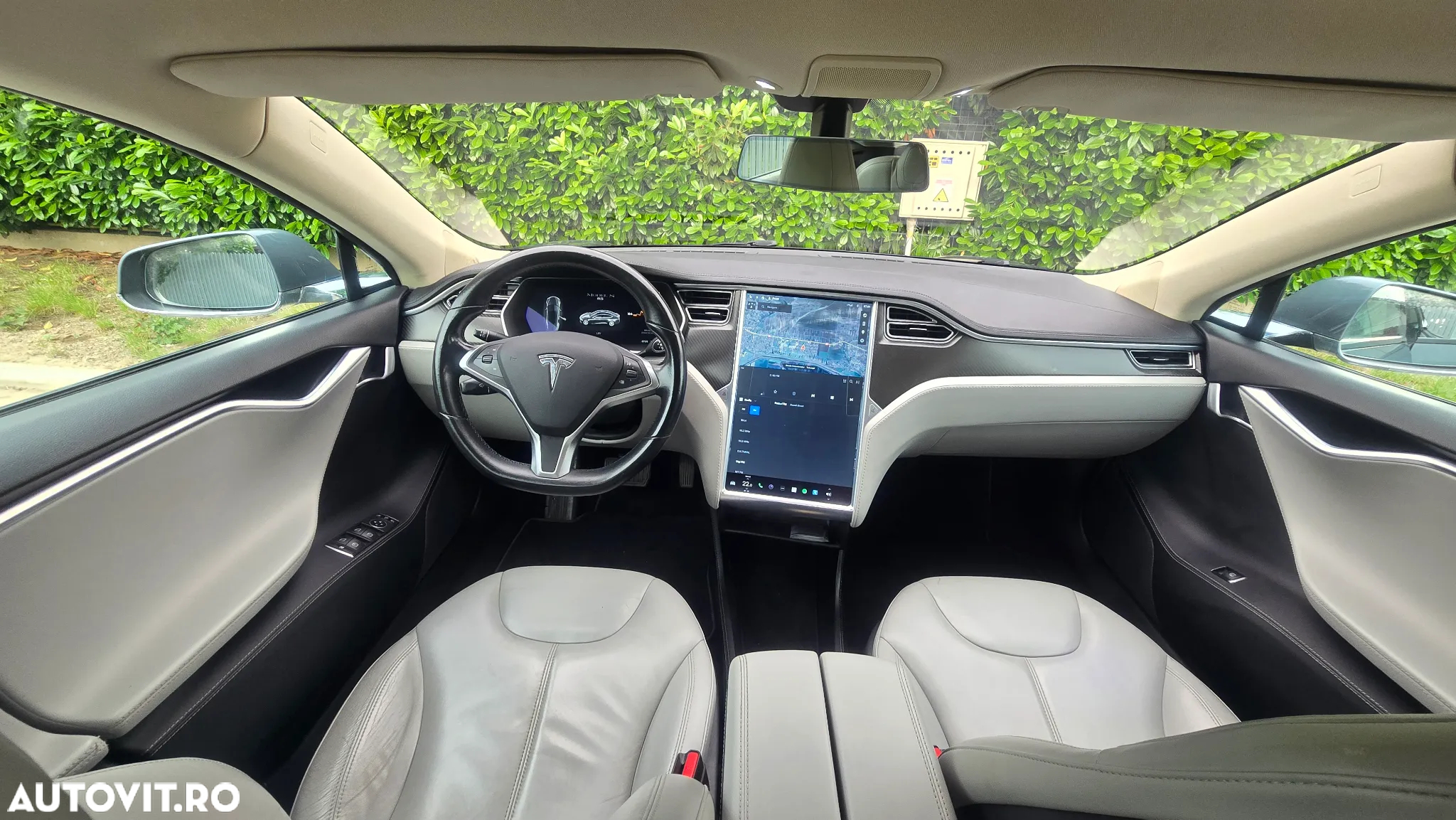 Tesla Model S - 8