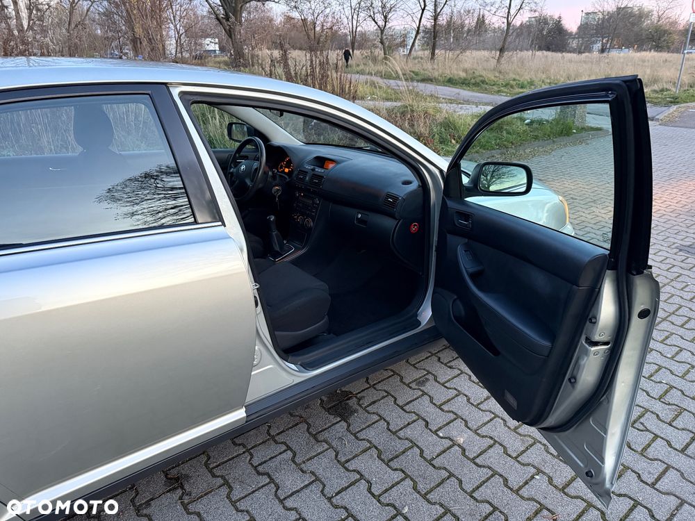Toyota Avensis 1.8 VVT-i Luna - 14