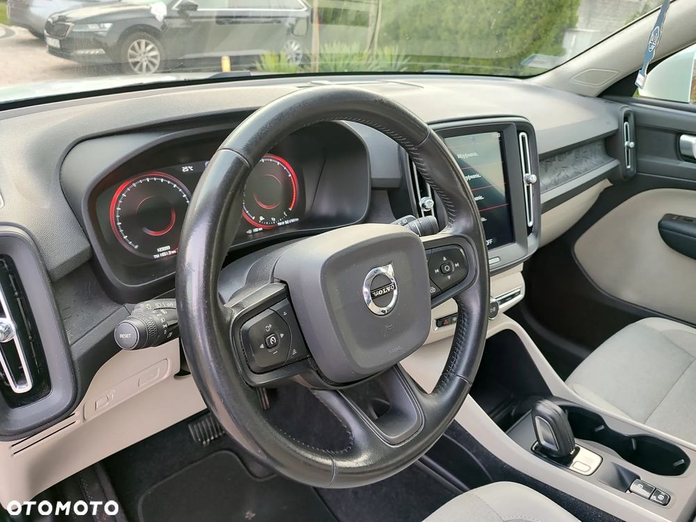 Volvo XC 40 T3 Momentum - 28