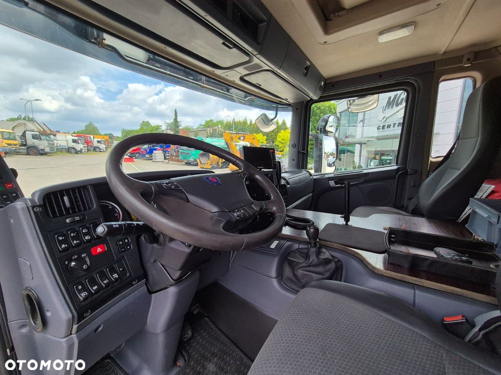Scania P230 4X2 / KONTENER / OTWIERANY BOK / IDEALNY DO MASZYN I WIERTNIC / WINDA 1500KG / AUTOMAT / BEZWYPADKOWY / 1WŁ. / SERWISOWANY / EURO 5 / DUŻA ŁADOWNOŚĆ / MODEL 14 - 17
