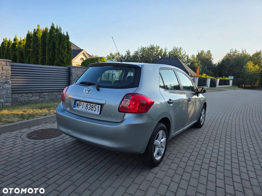 Toyota Auris 1.33 VVT-i Terra - 7