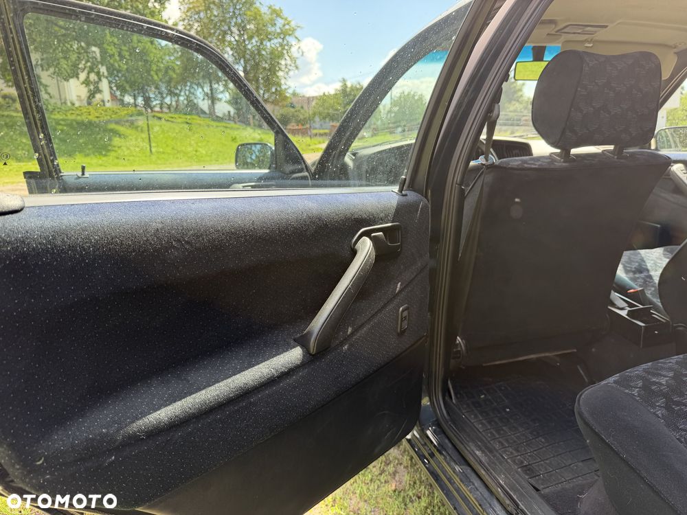 Volkswagen Passat 1.8 GL - 16