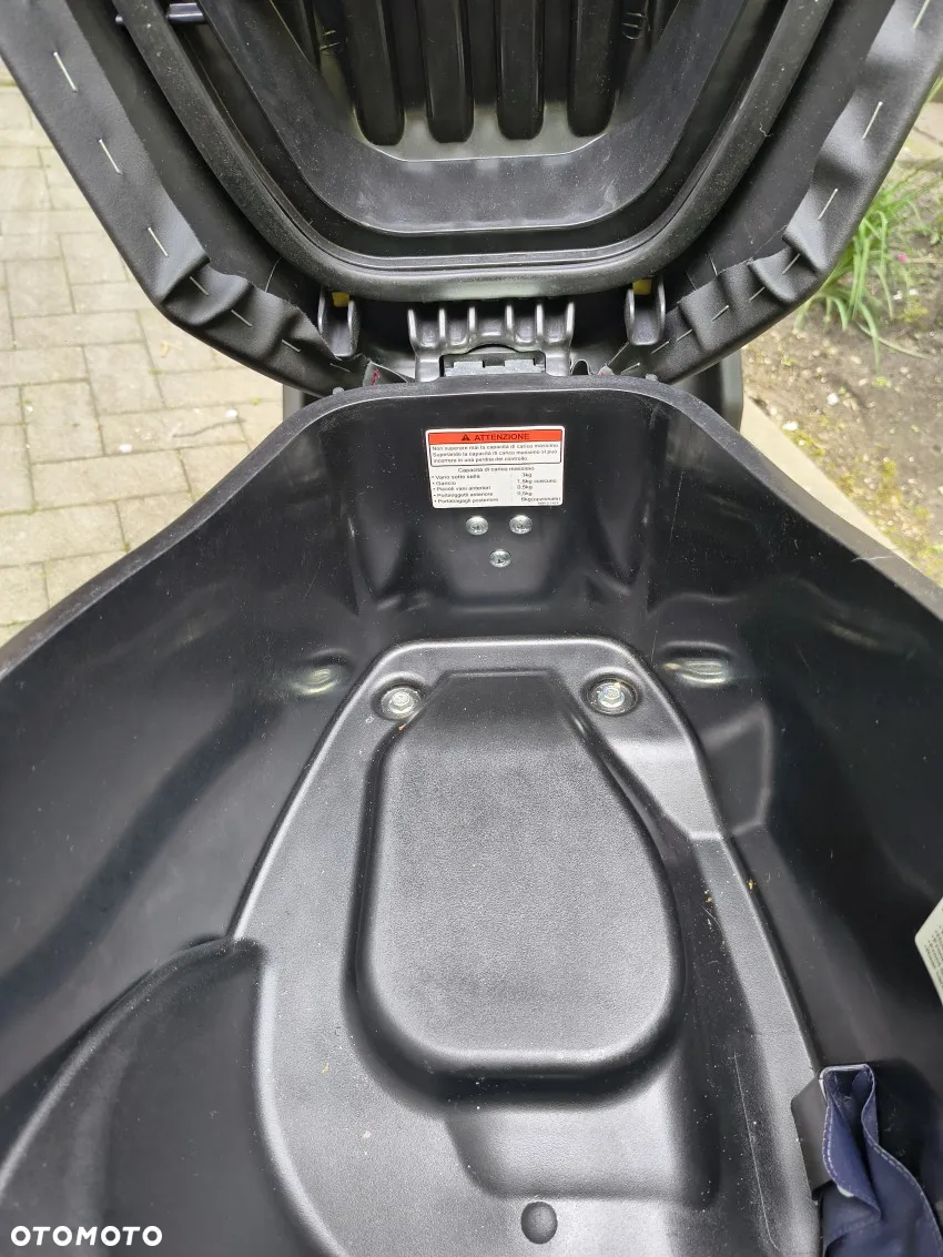 Suzuki Avenis - 6