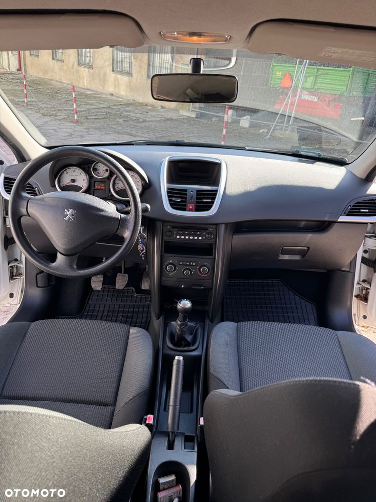 Peugeot 207 - 10