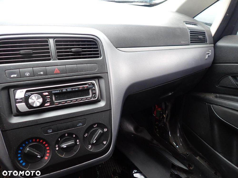 CZĘŚCI - Fiat Grande Punto 1,2 8V 65KM 199A4000 HB 5D lakier 876 2009r. INDEX - 9981 - 9