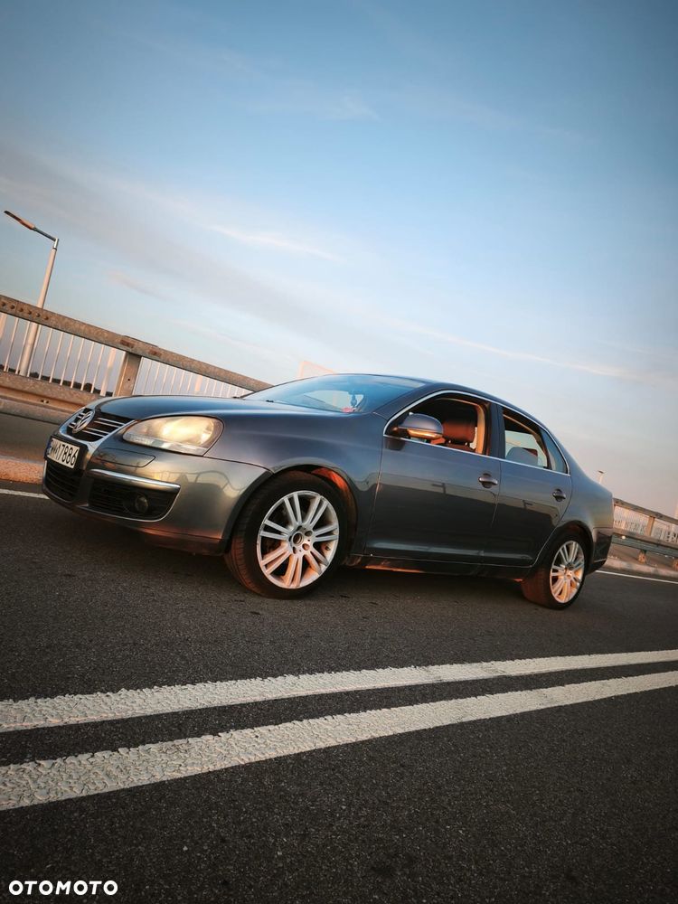 Volkswagen Jetta - 2