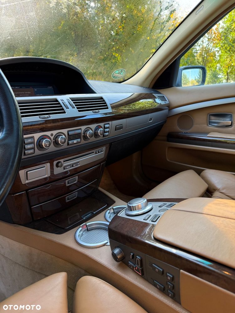 BMW Seria 7 740i L - 6