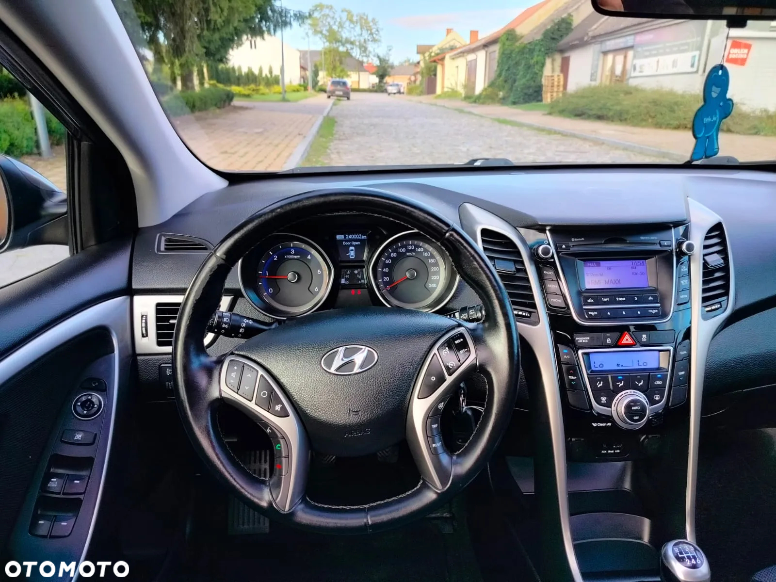 Hyundai i30 blue 1.6 CRDi Trend - 32