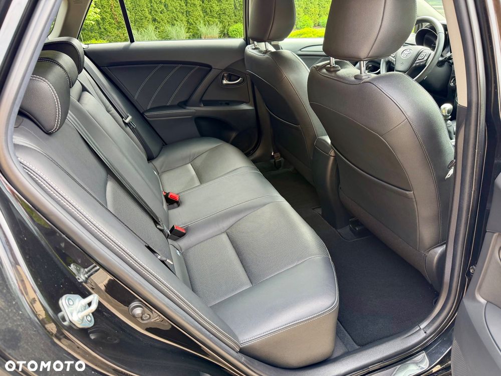 Toyota Avensis Touring Sports 1.8 Executive - 24