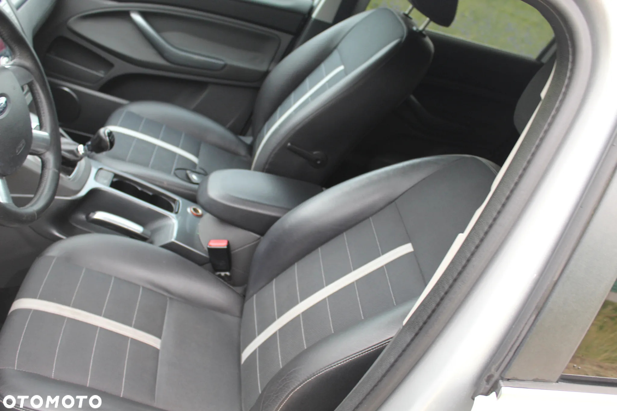 Ford Kuga 2.0 TDCi 2x4 Titanium - 9