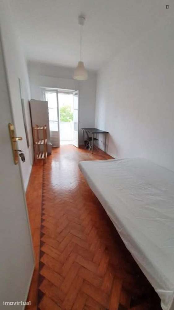 Quarto - localizado em Benfica Lisbon - Grande imagem: 3/10
