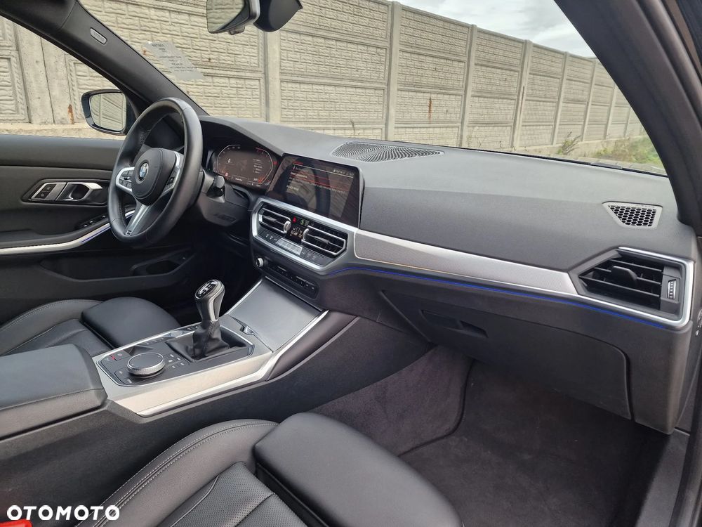 BMW Seria 3 318i M Sport - 12