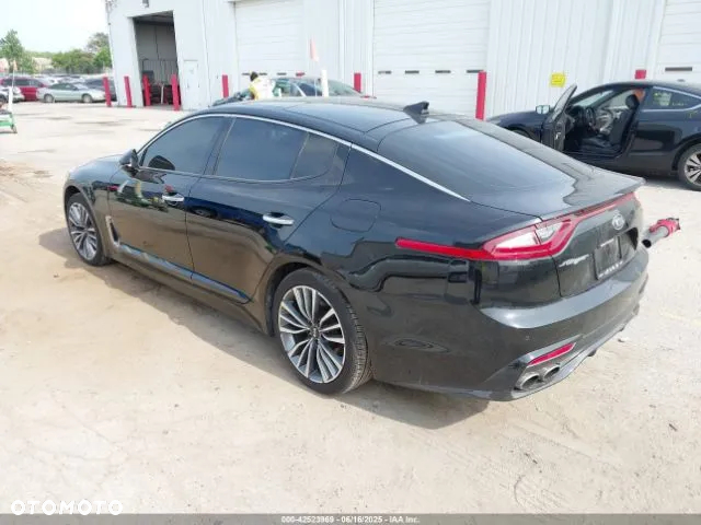 Kia Stinger - 4