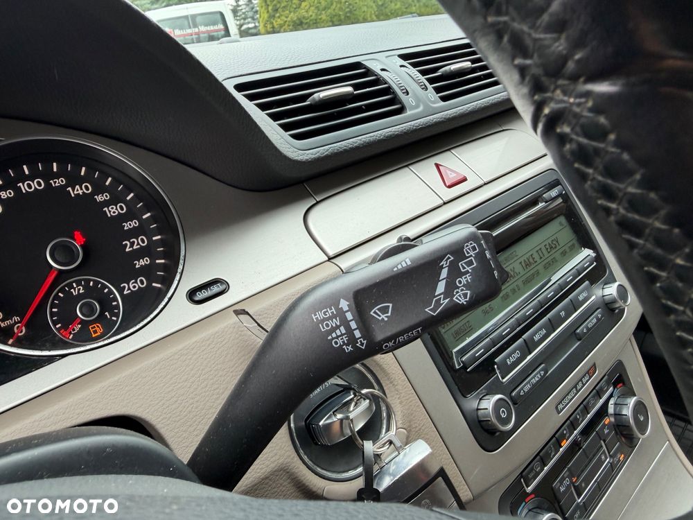 Volkswagen Passat Variant 1.8 TSI Highline - 22