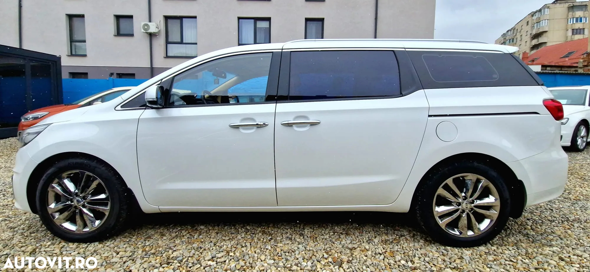 Kia Carnival - 6