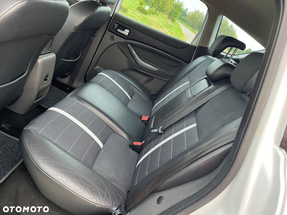 Ford Kuga 2.0 TDCi 4x4 Titanium - 16