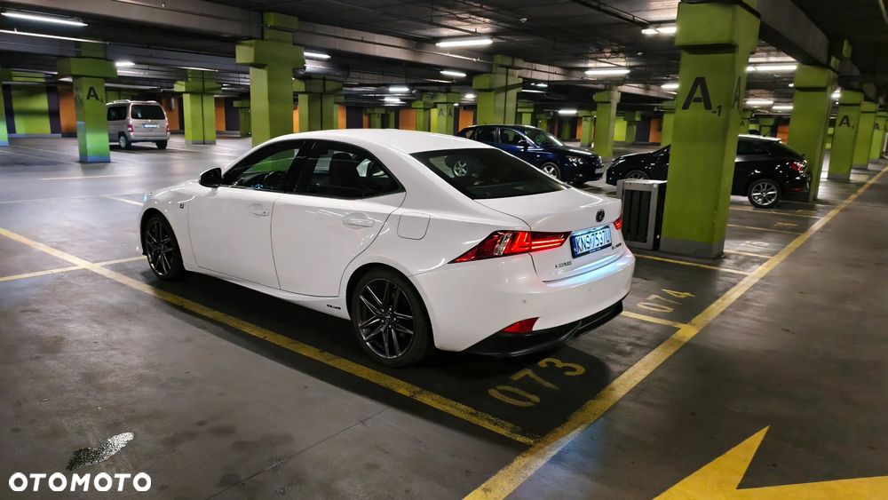 Lexus IS 300h F Sport - 6