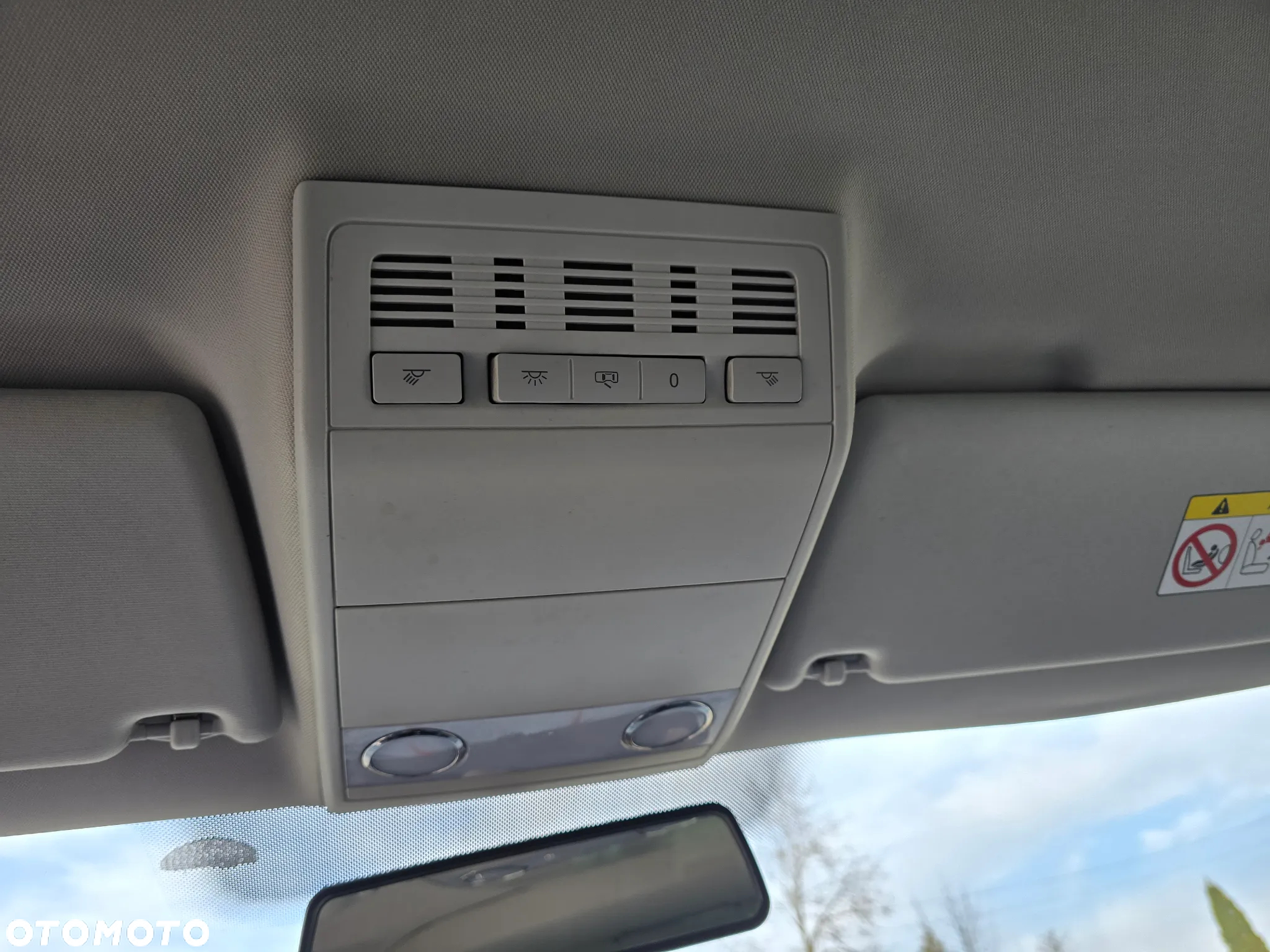 Volkswagen Caravelle - 14