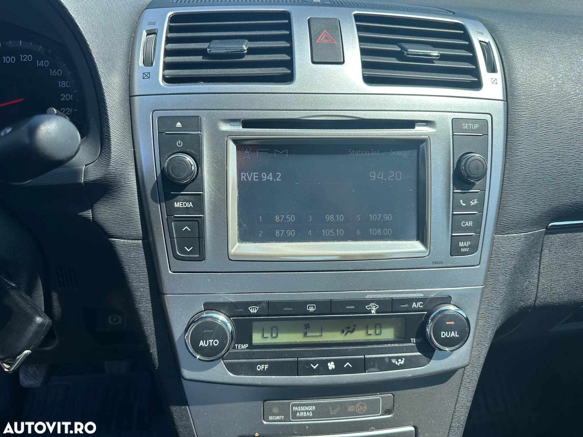 Toyota Avensis 1.8 Executive - 8