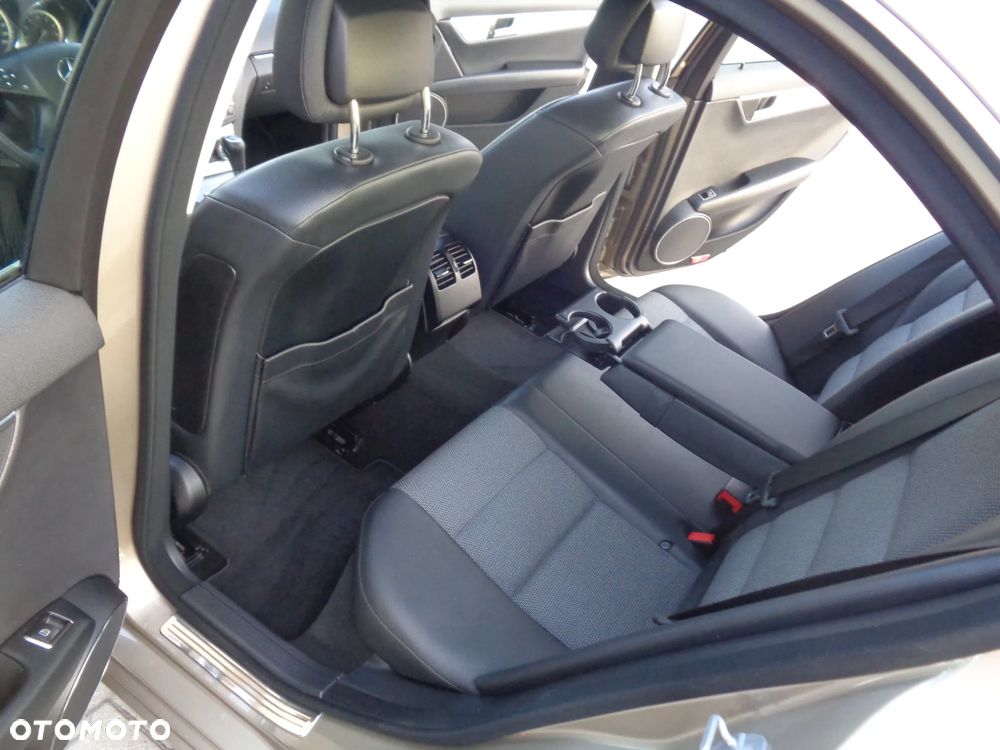 Mercedes-Benz Klasa C 200 (BlueEFFICIENCY) Avantgarde - 19