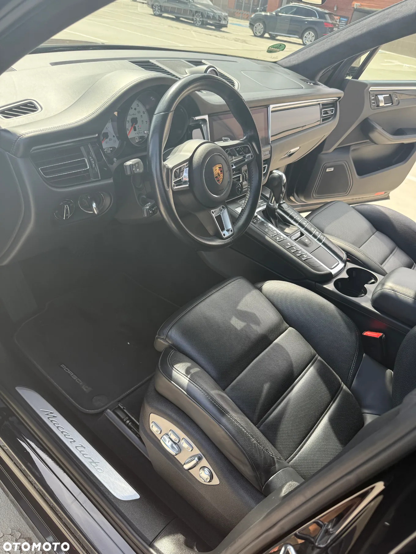 Porsche Macan Turbo - 8