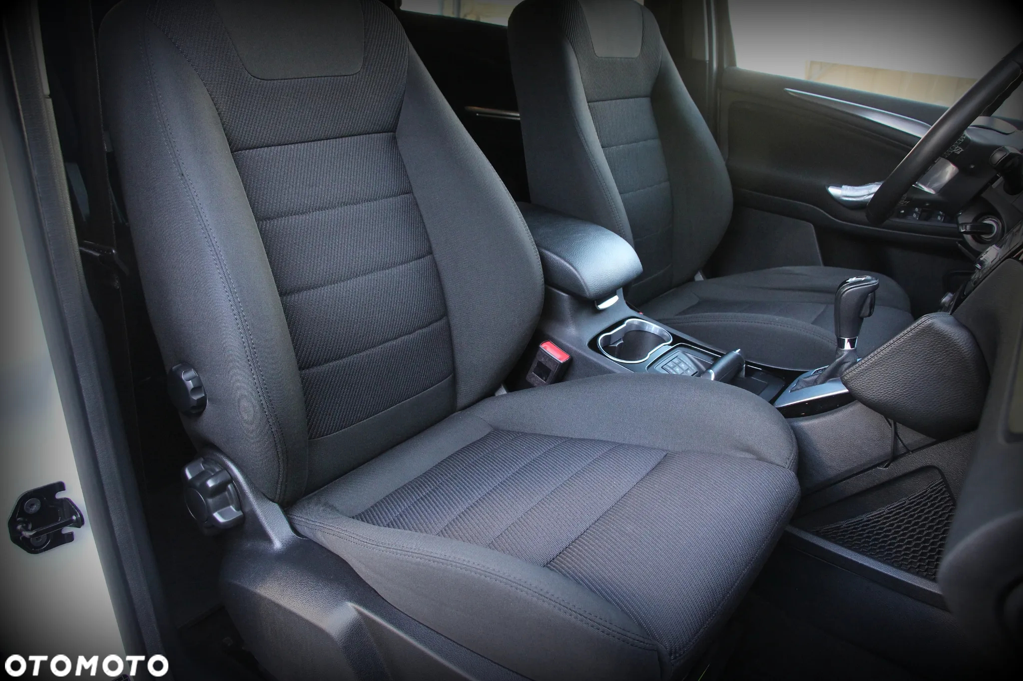 Ford Galaxy 2.0 TDCi Ghia - 16