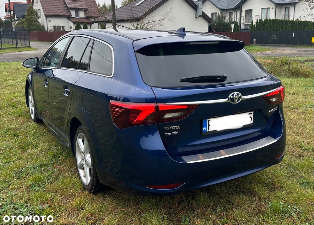 Toyota Avensis 2.0 D-4D Premium - 3