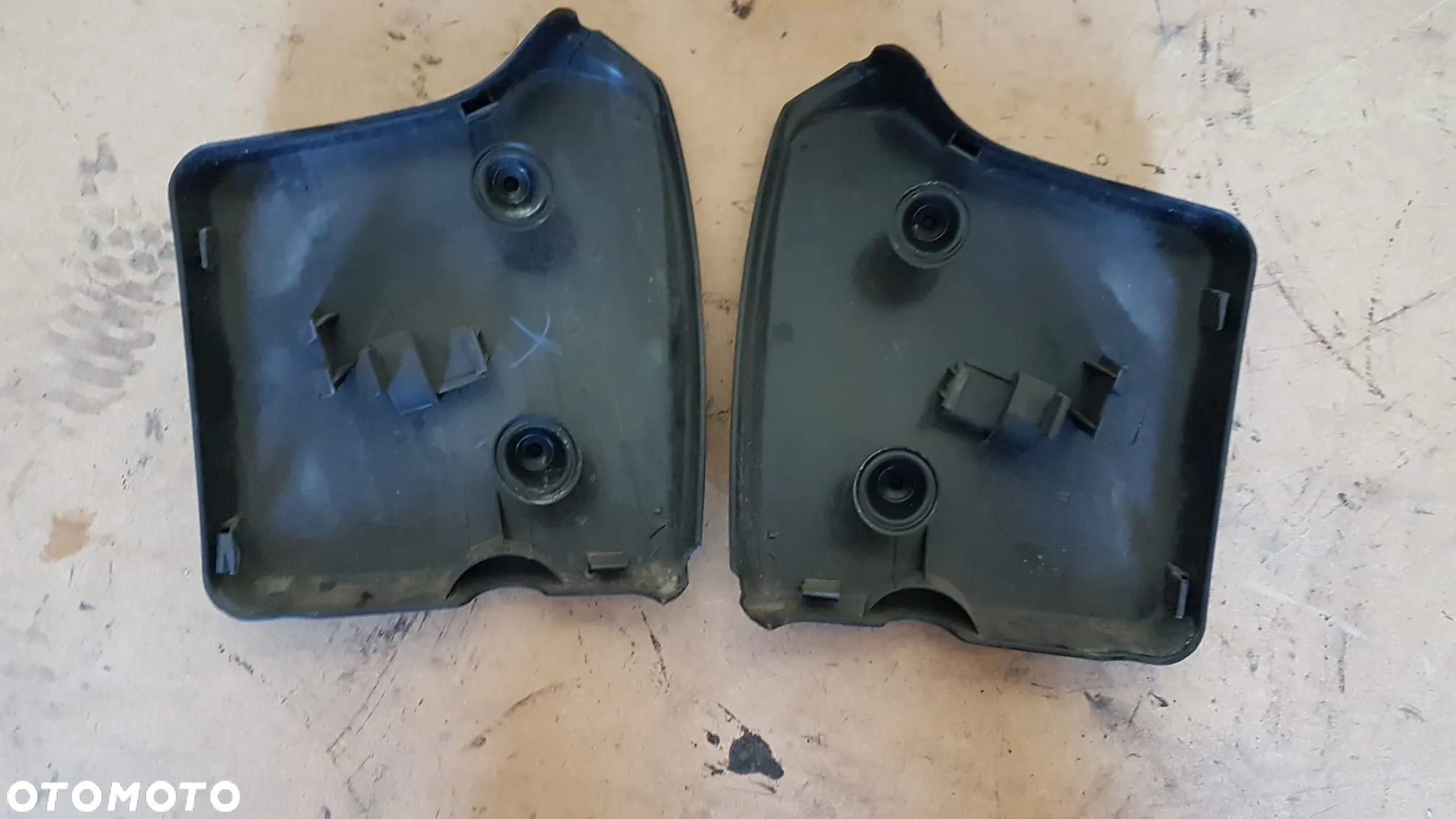 OSŁONA LAMPY PRAWY LEWY TYŁ AUDI Q5 8R 8R0945426A 8R0945425A - 2