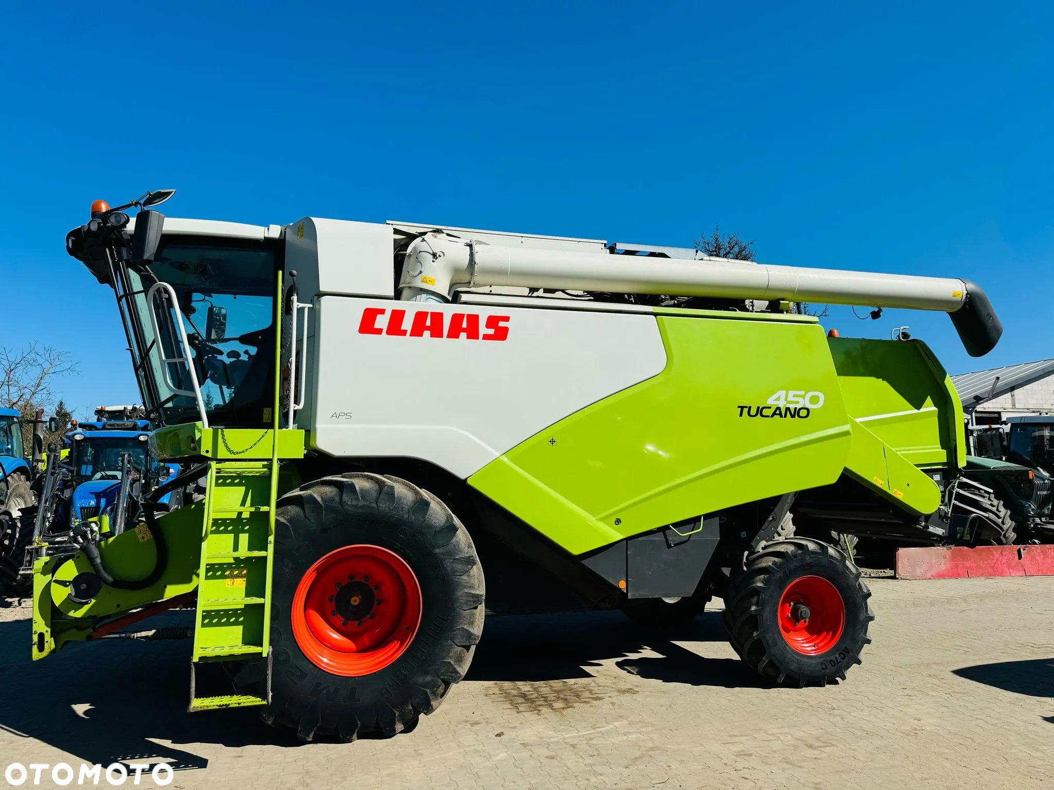 Claas Tucano 450 - 12