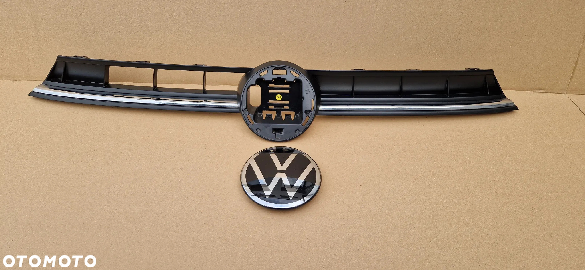 VW POLO 2G LIFT 22- GRILL ATRAPA CHROM RADAR 2GS853651C - 2