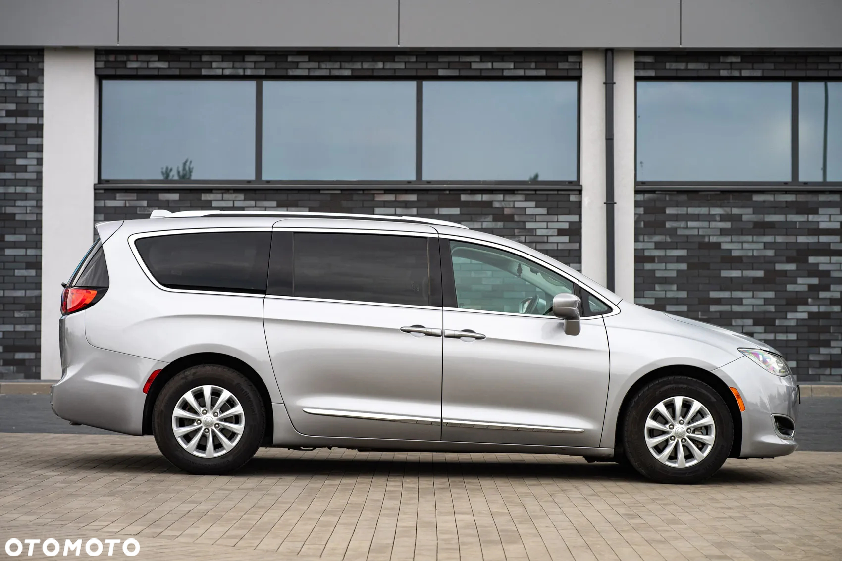Chrysler Pacifica - 7