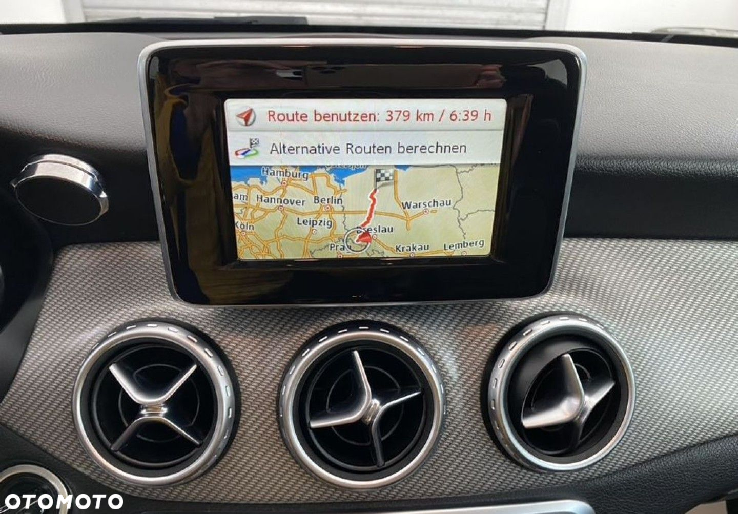 Mercedes-Benz GLA - 12