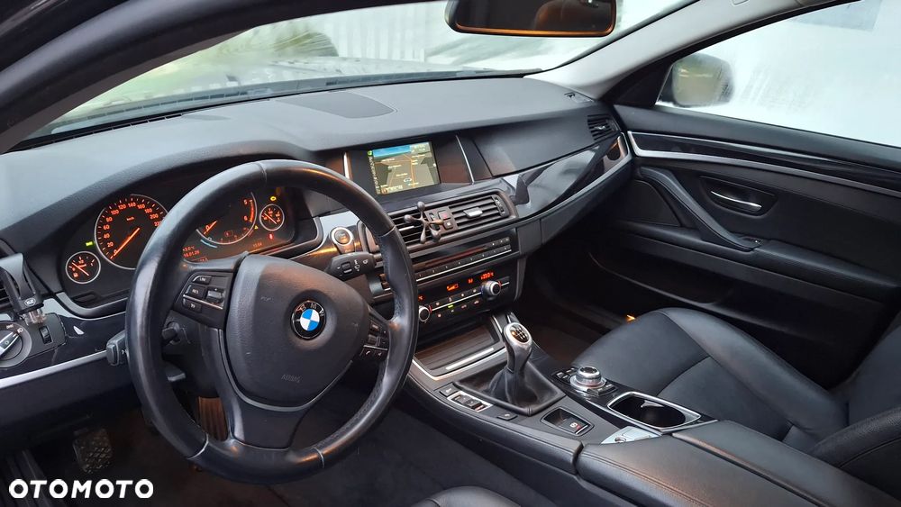 BMW Seria 5 518d - 19