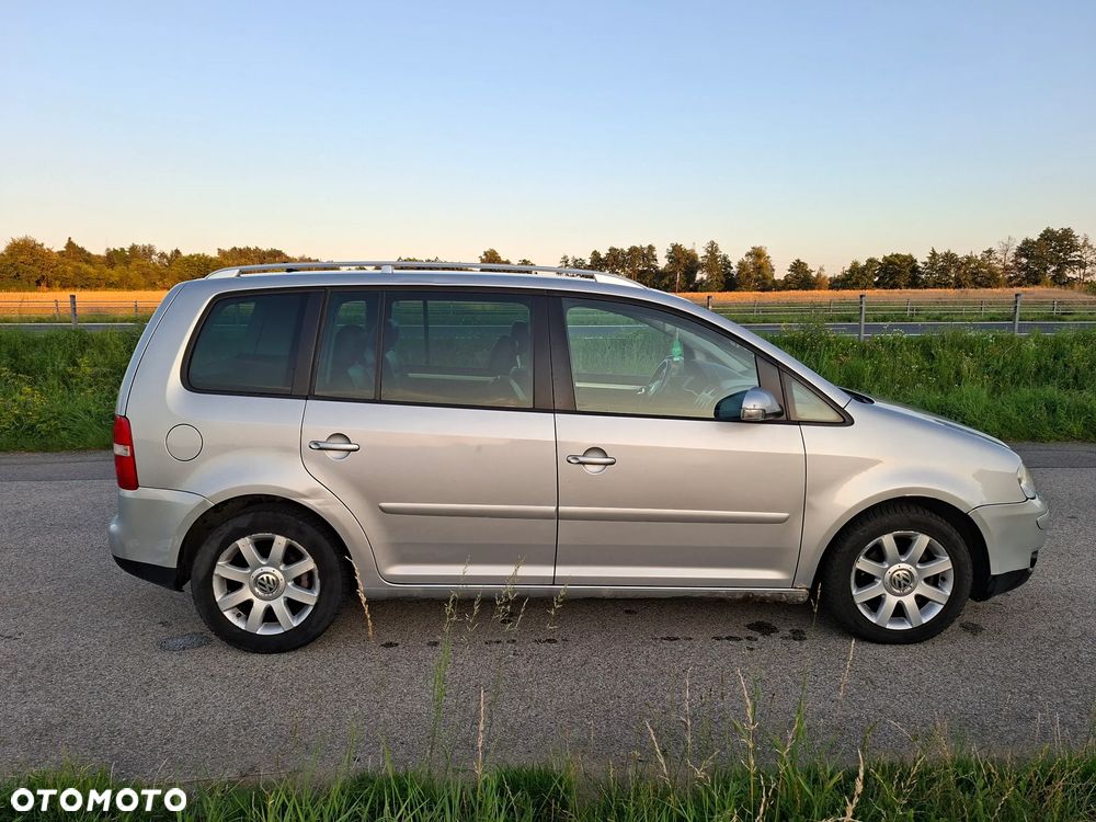 Volkswagen Touran 2.0 TDI Highline - 12