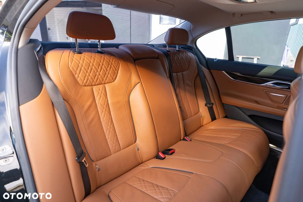 BMW Seria 7 740d xDrive - 38