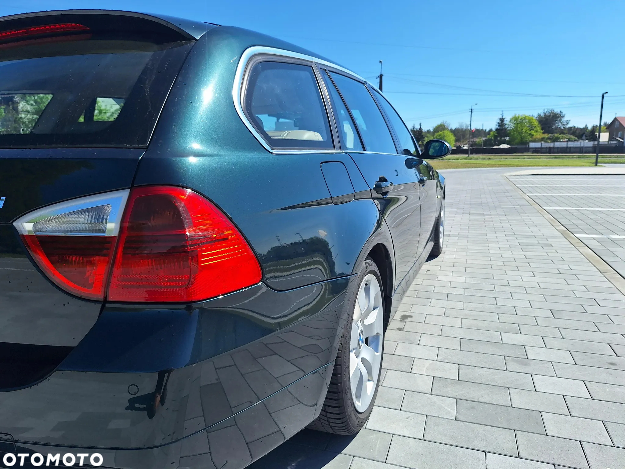 BMW Seria 3 330i Touring - 27