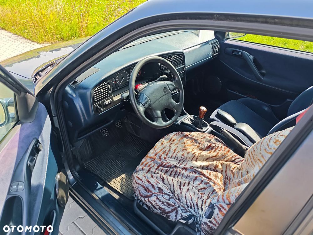 Volkswagen Passat 1.8 GL - 7